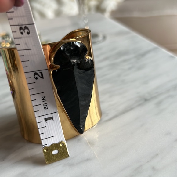 Black Stone Arrowhead Cuff Bracelet - Picture 4 of 5